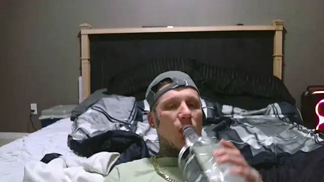 Snapshot of RhyleeRaine chatting on February 21, 2025, 1:33 am RhyleeRaine online show from February 21, 2025, 1:33 am