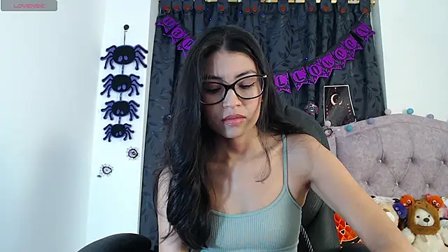 ellajonz online show from October 11, 2025, 10:44 pm