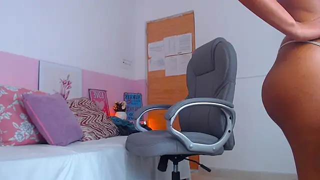 brendathompson  online show from February 20, 2025, 4:03 pm