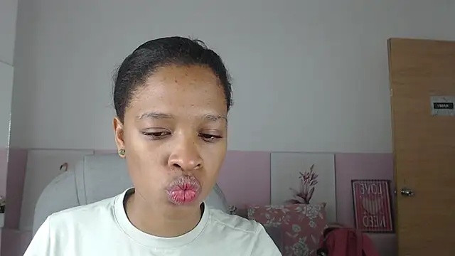 brendathompson  online show from February 28, 2025, 11:58 am