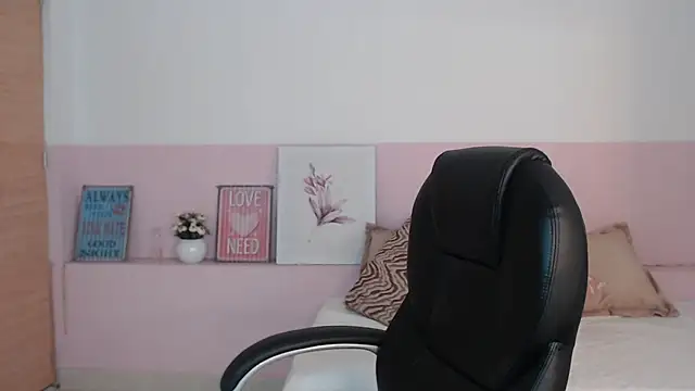 brendathompson  online show from October 12, 2025, 2:35 am