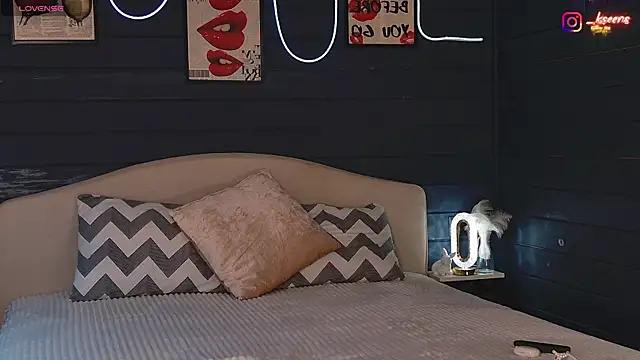 Eseensia online show from October 25, 2025, 2:33 am