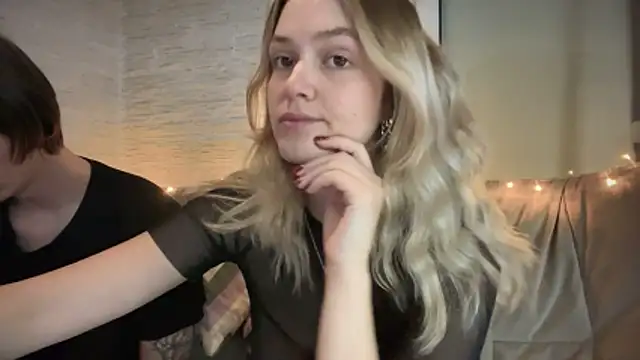 Snapshot of amandatalk chatting on November 19, 2025, 6:13 am amandatalk online show from November 19, 2025, 6:13 am