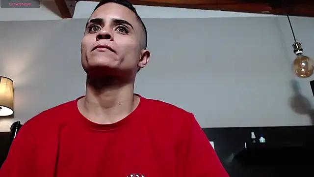 Liiamthompson online show from April 17, 2026, 10:01 pm