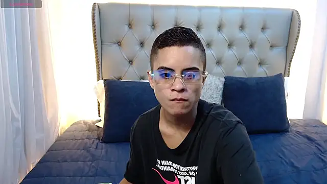 Snapshot of Liiamthompson chatting on May 29, 2026, 9:37 am Liiamthompson online show from May 29, 2026, 9:37 am