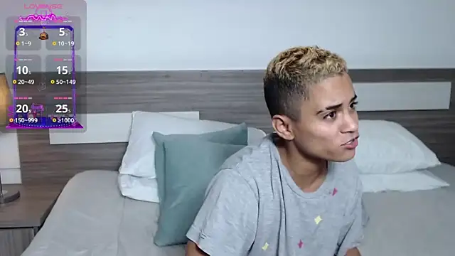 Liiamthompson online show from March 18, 2026, 9:45 am