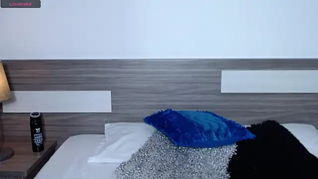 Liiamthompson online show from November 10, 2025, 11:04 am