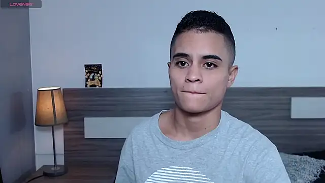 Liiamthompson online show from November 28, 2025, 9:42 am