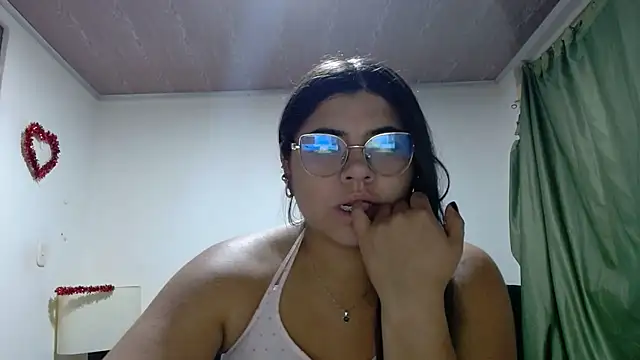 viccky vick online show from October 14, 2025, 3:29 am