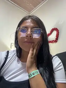 viccky vick online show from March 10, 2025, 1:01 am