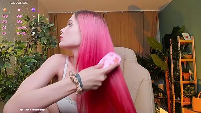 Gretchen Mol online show from December 16, 2025, 7:45 am