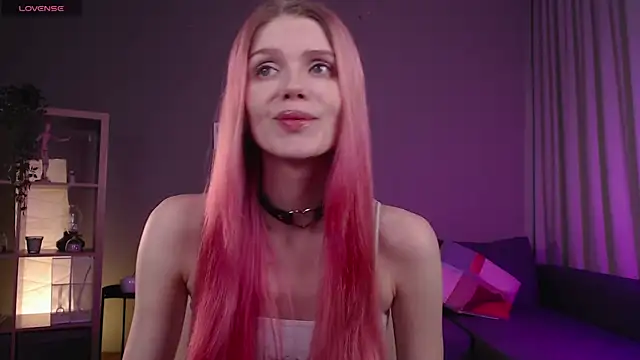 Snapshot of Gretchen_Mol chatting on November 3, 2025, 7:35 am Gretchen Mol online show from November 3, 2025, 7:35 am