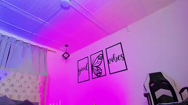 Snapshot of nicolee_millerr chatting on January 10, 2026, 12:44 pm nicolee millerr online show from January 10, 2026, 12:44 pm