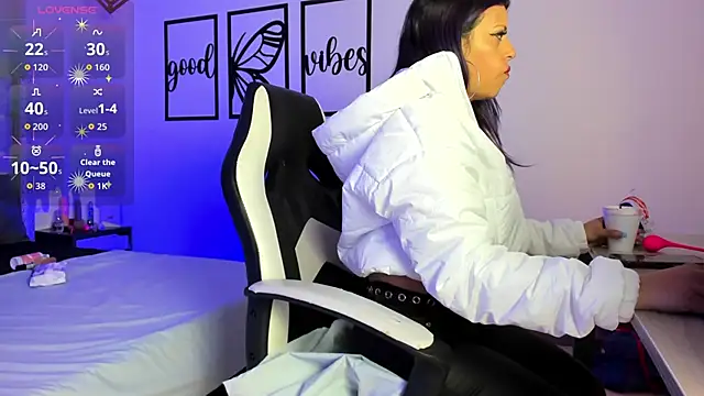 Snapshot of nicolee_millerr chatting on October 21, 2025, 12:04 pm nicolee millerr online show from October 21, 2025, 12:04 pm