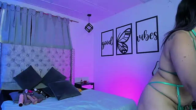 nicolee millerr online show from March 26, 2026, 12:25 pm