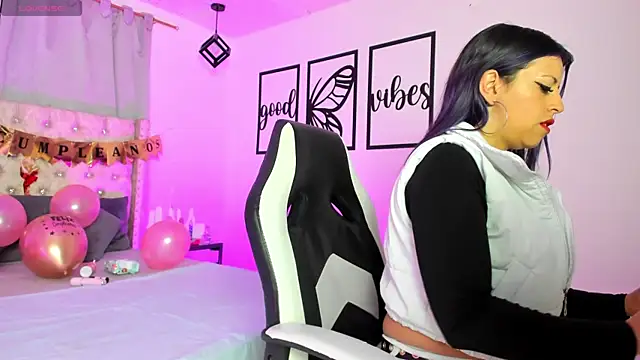 Snapshot of nicolee_millerr chatting on October 11, 2025, 12:39 pm nicolee millerr online show from October 11, 2025, 12:39 pm