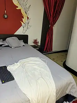 AuroraStartrainn online show from March 10, 2025, 3:52 pm