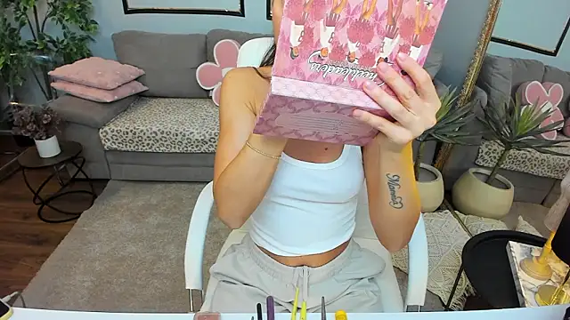 Anya-Ray online show from March 13, 2026, 12:54 pm