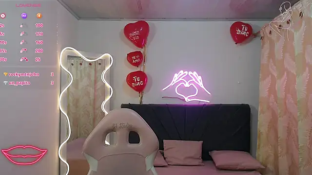 palmerfox tay online show from February 24, 2025, 7:19 pm