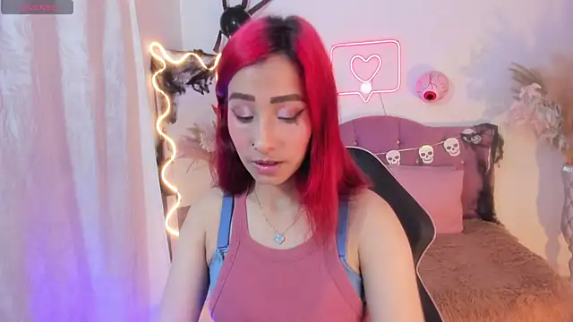 palmerfox tay online show from November 2, 2025, 3:33 am