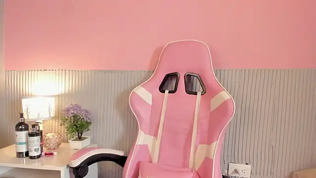 yeikafoxy online show from April 4, 2026, 11:39 am