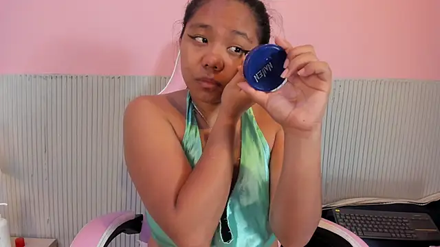 yeikafoxy online show from November 21, 2025, 11:42 am