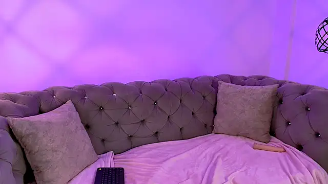 Charlotte Baker19 online show from March 9, 2025, 5:55 am