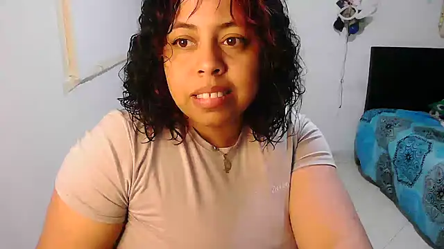 alexandraluv online show from December 5, 2025, 12:32 am