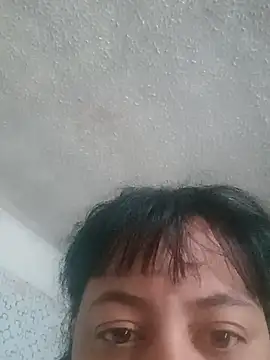 alexandraluv online show from September 18, 2025, 2:31 pm