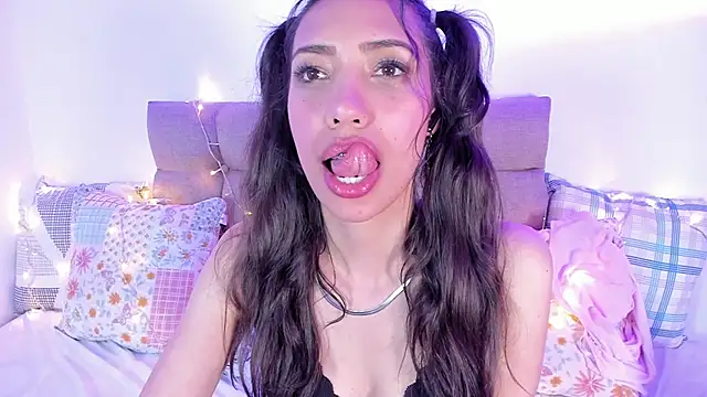 Miss veronicaa2 online show from February 17, 2025, 7:12 pm