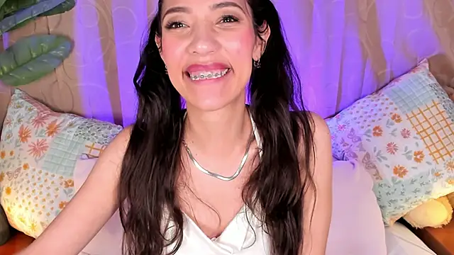 Snapshot of Miss_veronicaa2 chatting on June 3, 2026, 2:33 pm Miss veronicaa2 online show from June 3, 2026, 2:33 pm