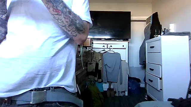 cruz815 online show from April 8, 2026, 10:33 pm