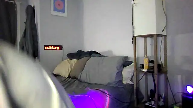 cruz815 online show from May 27, 2026, 2:52 am