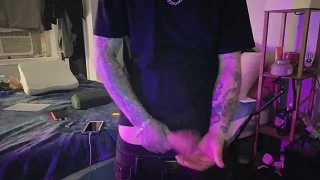 cruz815 online show from April 12, 2026, 1:31 am