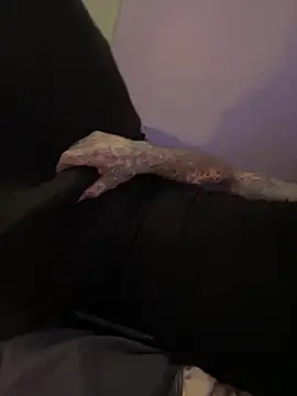 cruz815 online show from December 4, 2025, 8:08 pm