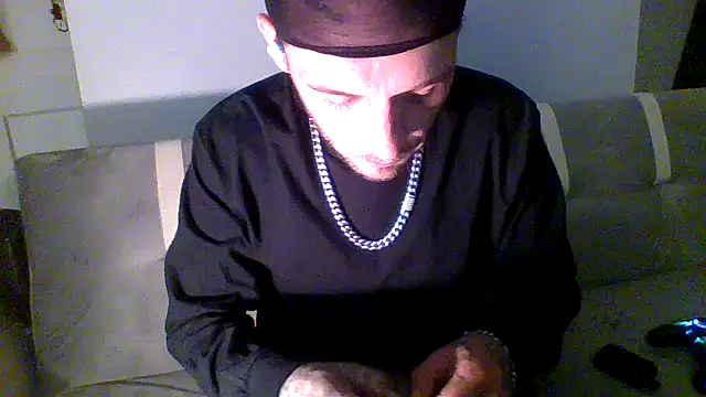 cruz815 online show from November 30, 2025, 1:06 am