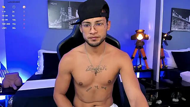 Max Conor1 online show from March 18, 2026, 12:08 pm