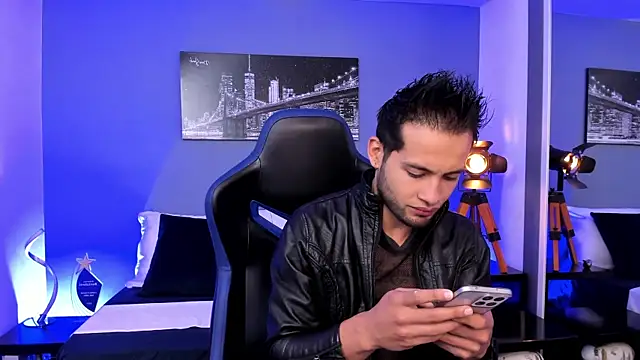 Max Conor1 online show from September 18, 2025, 11:35 am