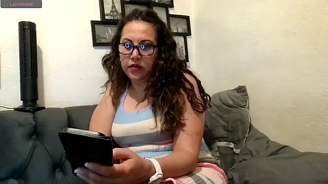 MirandaLatinaLovely online show from May 12, 2026, 5:15 am