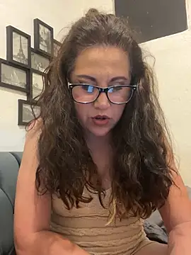 MirandaLatinaLovely online show from December 4, 2025, 4:33 am