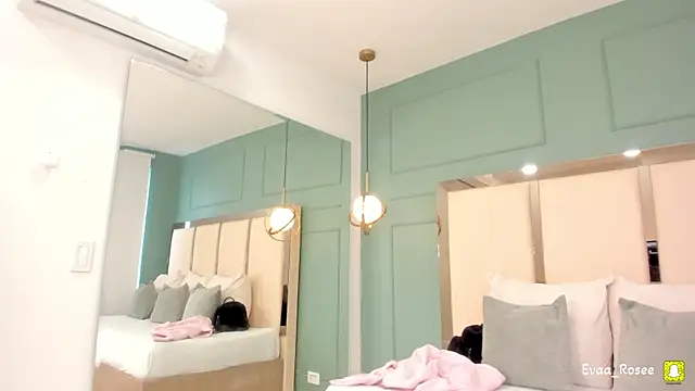 eva roseee online show from October 16, 2025, 9:23 pm