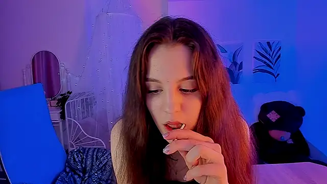 MilaStoyne online show from March 4, 2025, 12:33 pm