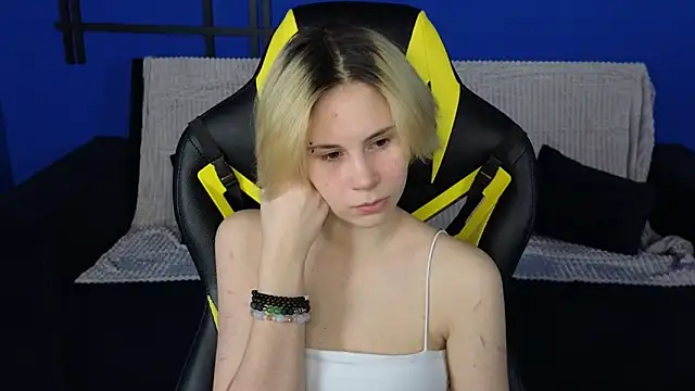 BettyCarter07 online show from February 26, 2025, 9:12 am