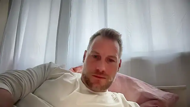 Christian87xxx online show from October 1, 2025, 1:37 pm