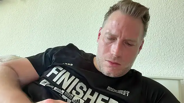 Christian87xxx online show from May 25, 2026, 10:03 am