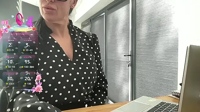 Snapshot of goddess-harper chatting on September 10, 2025, 12:26 pm goddess-harper online show from September 10, 2025, 12:26 pm