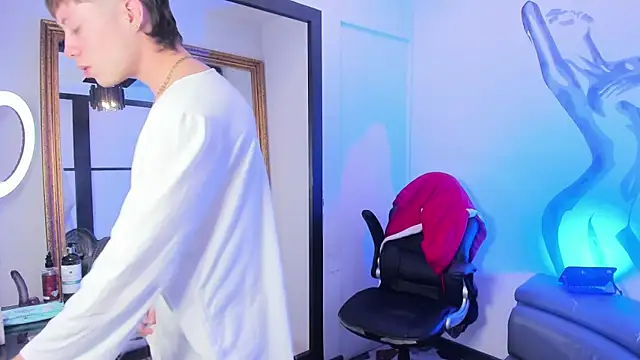 marcuscollins1  online show from September 9, 2025, 1:42 pm