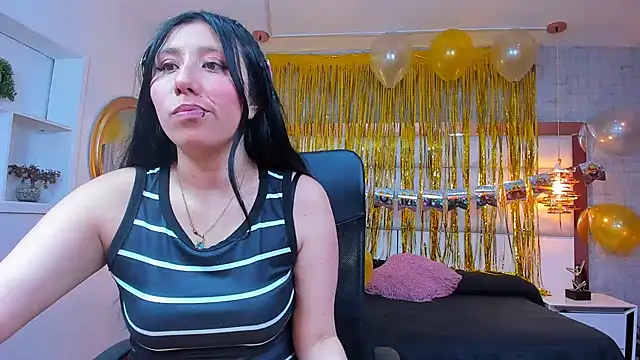 Snapshot of Nohemi_louse chatting on April 30, 2026, 8:57 pm Nohemi louse online show from April 30, 2026, 8:57 pm