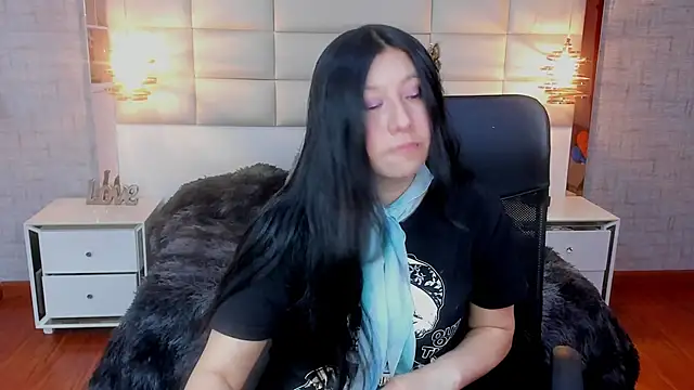 Nohemi louse online show from December 2, 2025, 7:04 pm