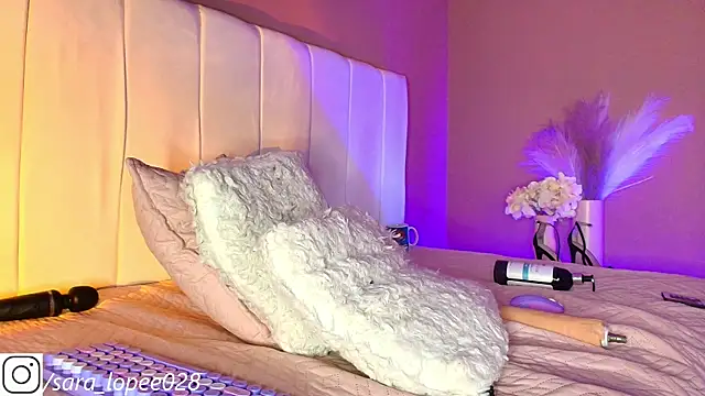 sara lopee1 online show from March 15, 2025, 1:29 pm